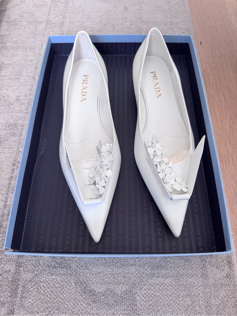 NEW Prada White Pointed Leather Floral-Appliqué Flats